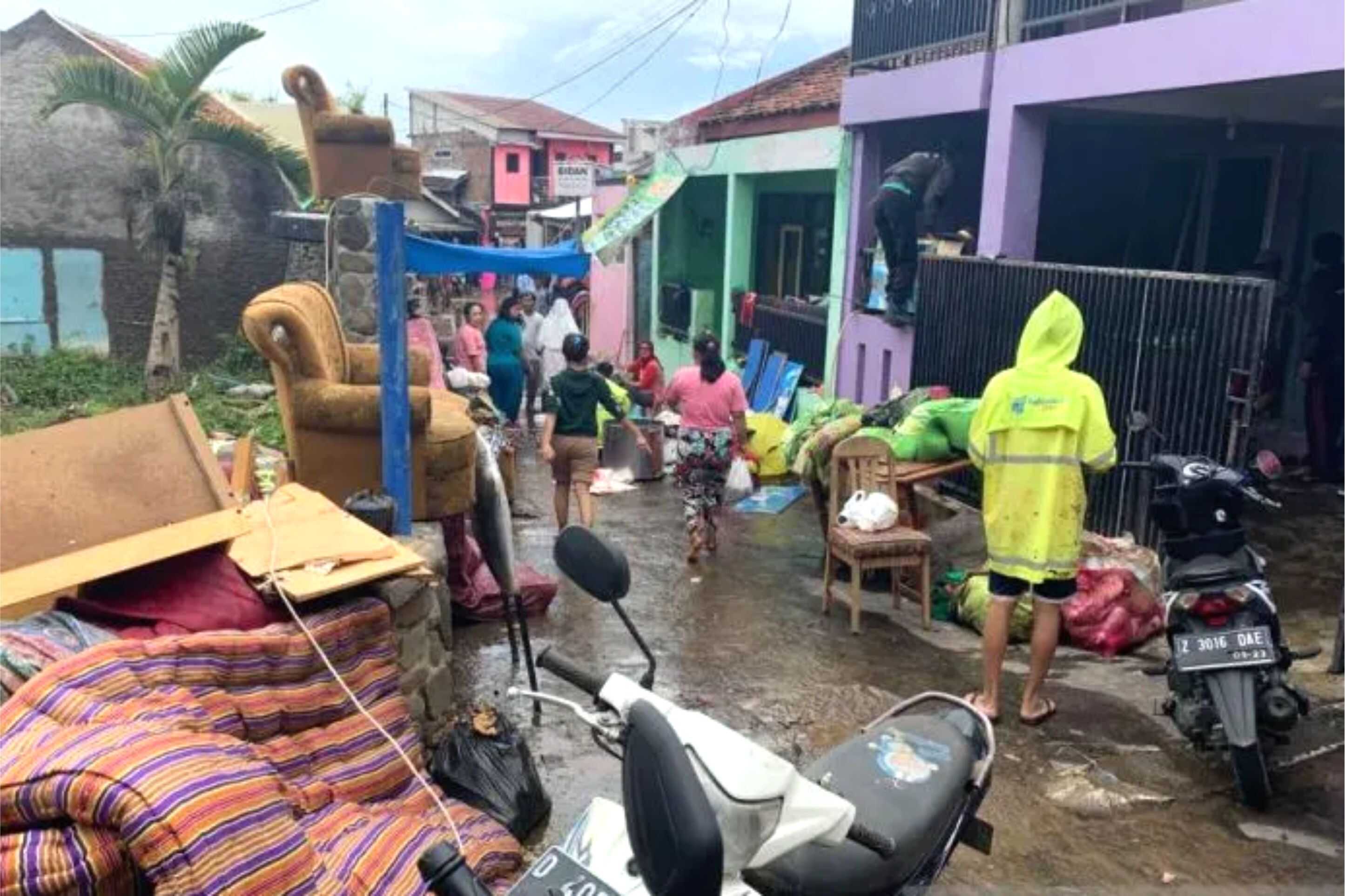 Uang Kerohiman dan Jatah Hidup Korban Banjir Garut Mulai Disalurkan